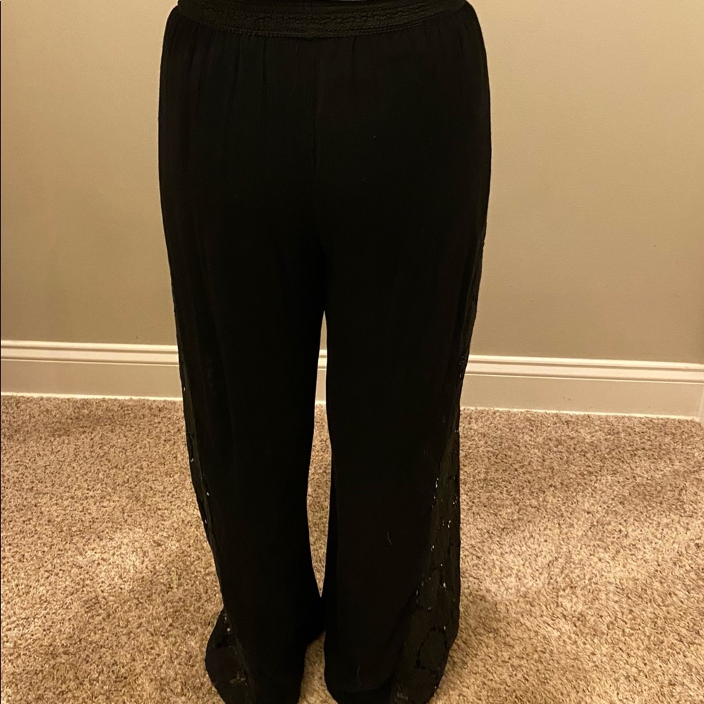 Cliché black pants with lace sides